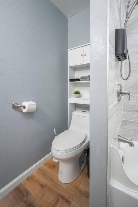 Okc Casita - Newly Remodeled, Modern 2 Bedroom - Family And Pet Friendly Hot Tub