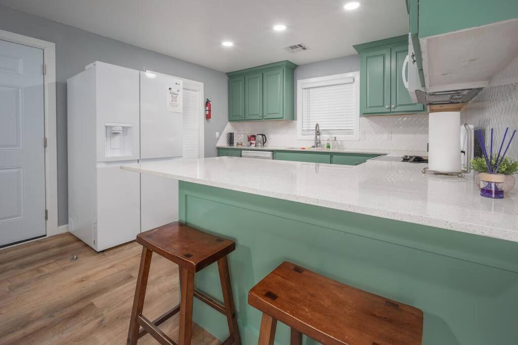 Okc Casita - Newly Remodeled, Modern 2 Bedroom - Family And Pet Friendly Hot Tub