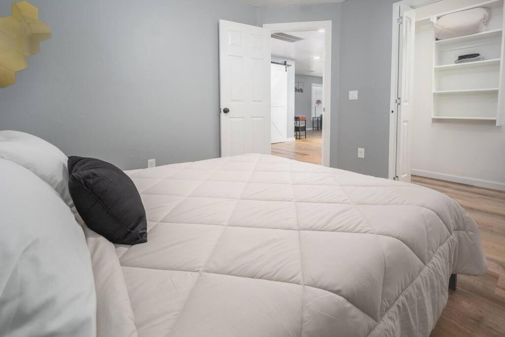 Okc Casita - Newly Remodeled, Modern 2 Bedroom - Family And Pet Friendly Hot Tub Casa vacanze Oklahoma City