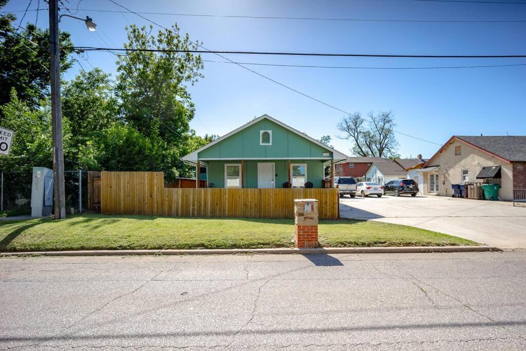 Okc Casita - Newly Remodeled, Modern 2 Bedroom - Family And Pet Friendly Hot Tub
