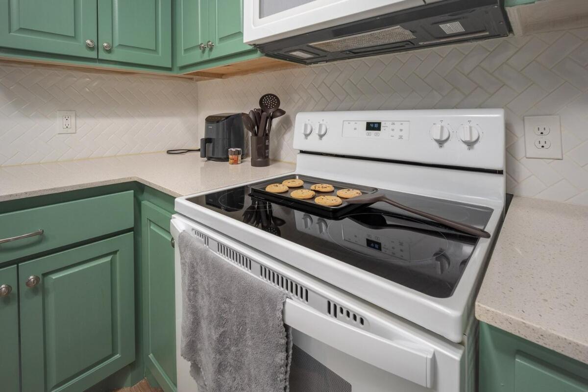 Okc Casita - Newly Remodeled, Modern 2 Bedroom - Family And Pet Friendly Hot Tub * Oklahoma City