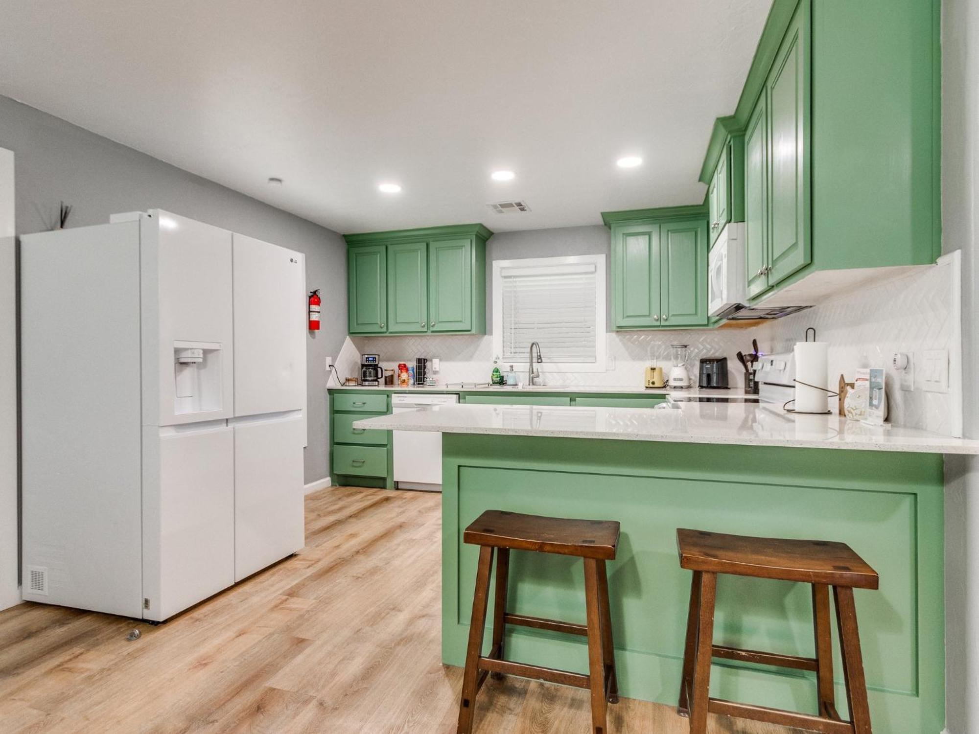 Okc Casita - Newly Remodeled, Modern 2 Bedroom - Family And Pet Friendly Hot Tub